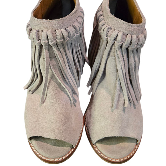 Sbicca Hickory Beige Suede Fringe Trimmed Block Heel Booties Peep Toe Size 8 - Picture 2 of 7